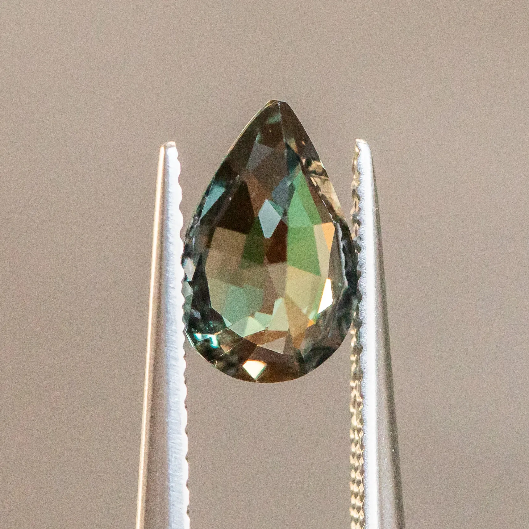 1.67CT PEAR TANZANIAN SAPPHIRE, COLOR SHIFTING FROM MERLOT PURPLE TO TEAL, 9.23X5.97X4.18MM