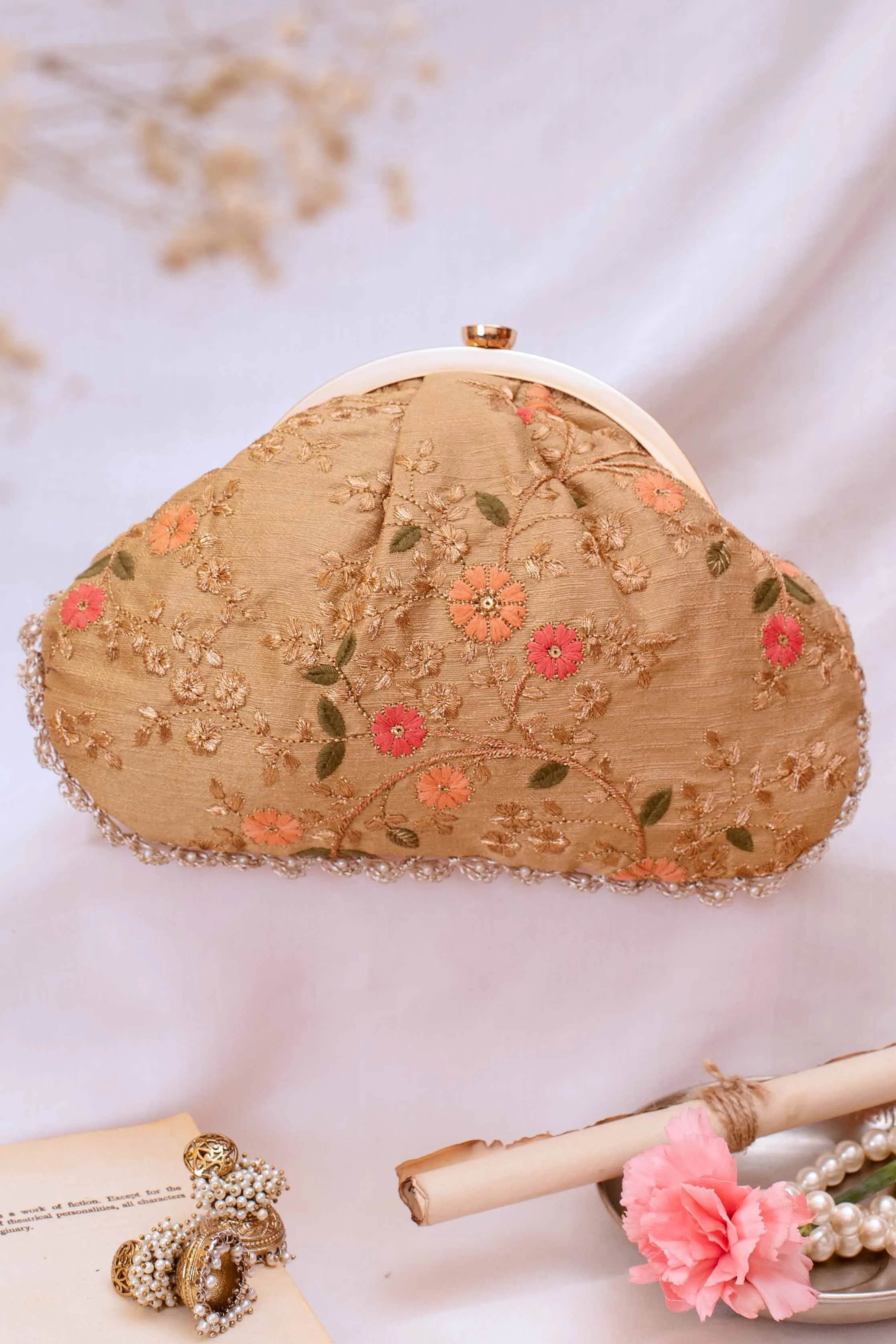 Floral creeper vintage purse - Gold